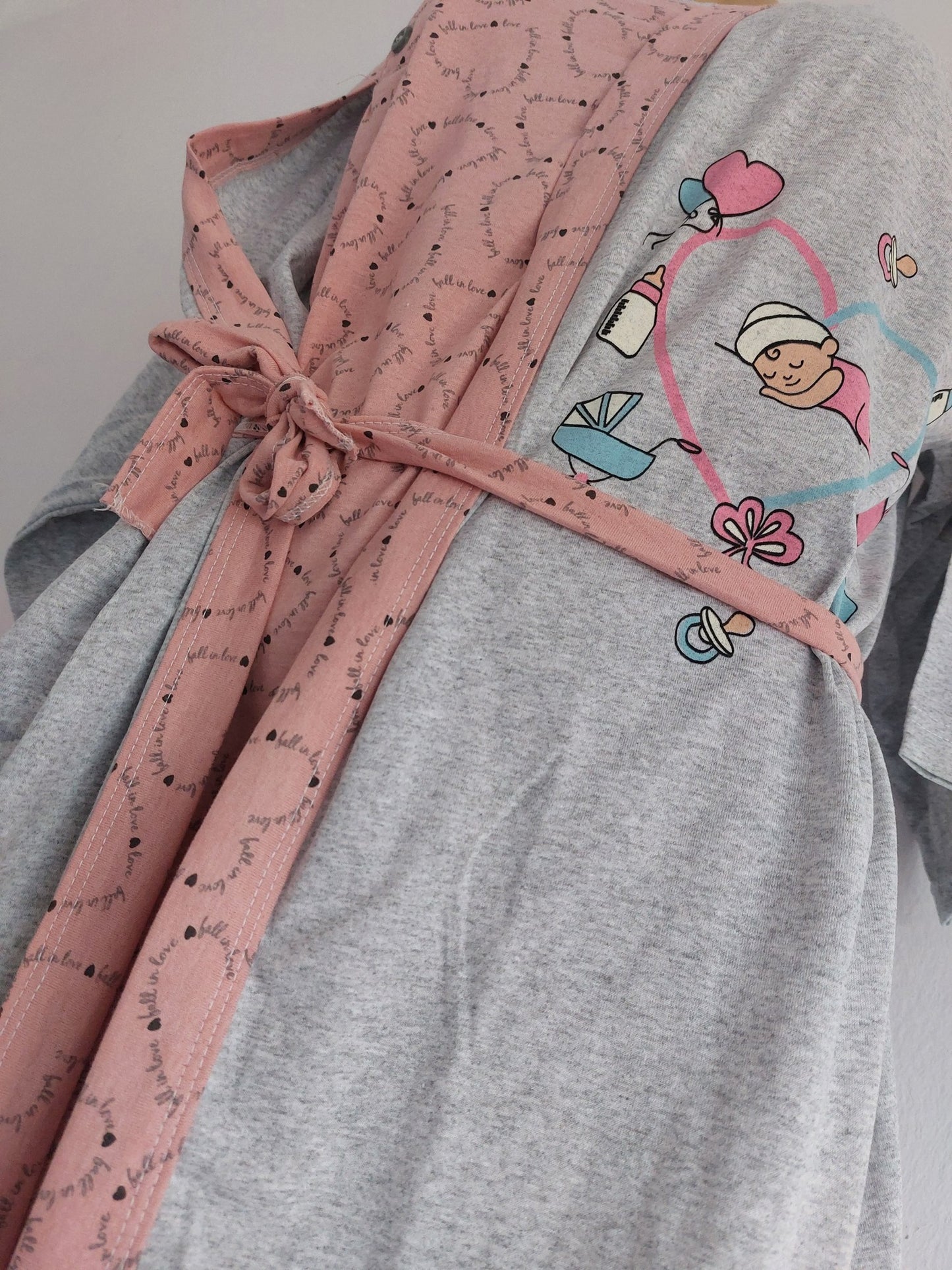 KOMPLET ZA RODILIŠTE 3 DIJELA OGRTAČ + SPAVAĆICA KRATKIH RUKAVA + SPAVAĆICA DUGAČKIH RUKAVA