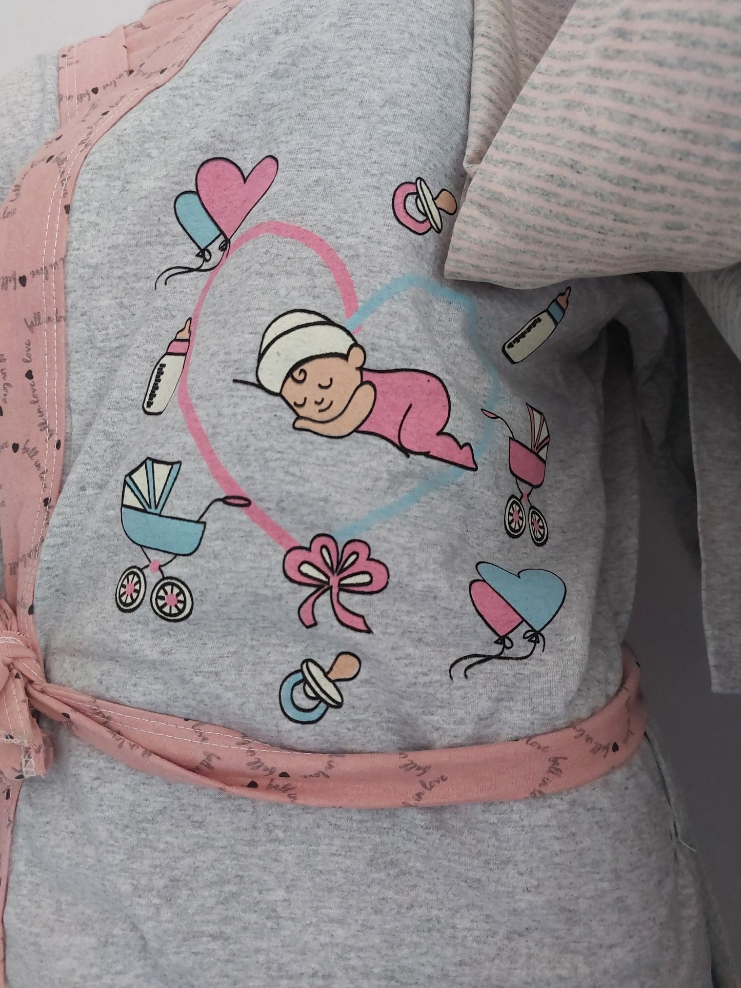 KOMPLET ZA RODILIŠTE 3 DIJELA OGRTAČ + SPAVAĆICA KRATKIH RUKAVA + SPAVAĆICA DUGAČKIH RUKAVA