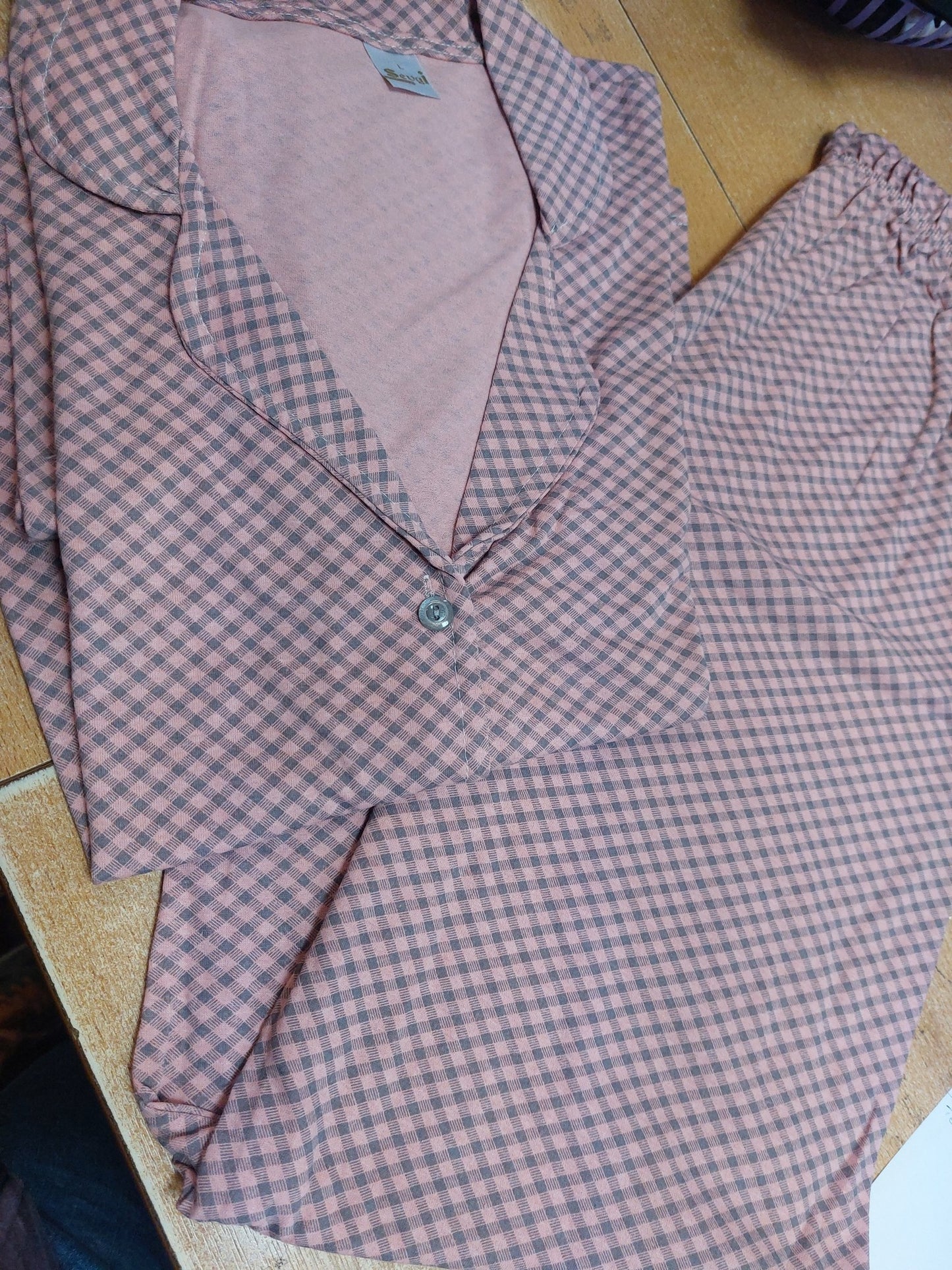 PIDŽAMA NA CIJELO KOPČANJE 18€  KARIRANA