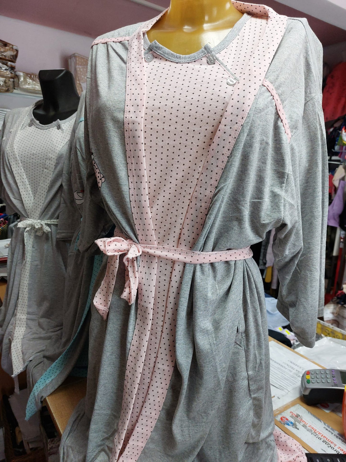 KOMPLET ZA RODILIŠTE - OGRTAČ + 2 SPAVAĆICE KARTKIH RUKAVA